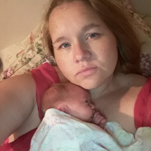 Meet your Posher, Sarah - Picture 2 of 2